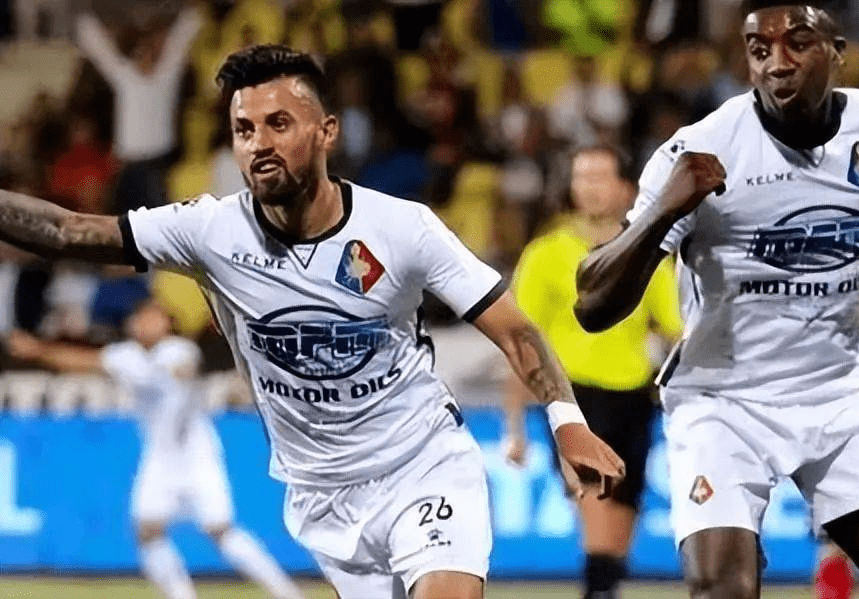 借出色的团 借出色的团